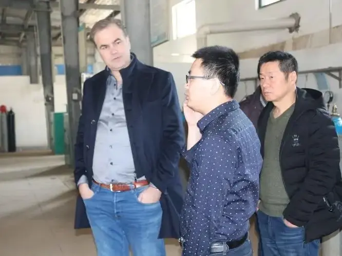 Ruiqi team with international clients