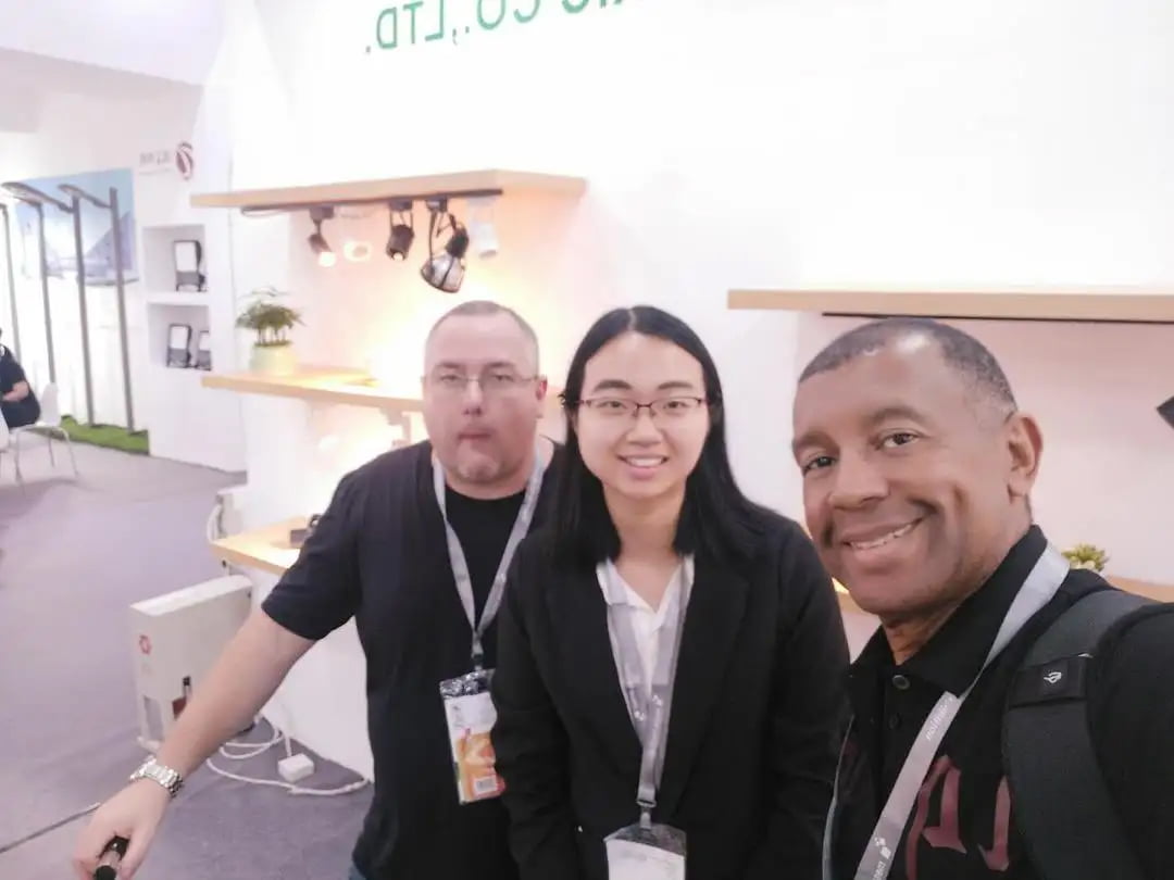 Ruiqi team engaging with international clients at exhibition